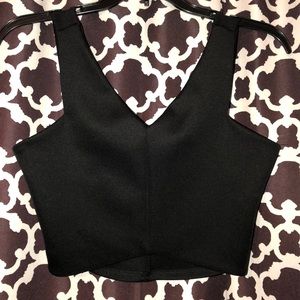 Black v neck crop top